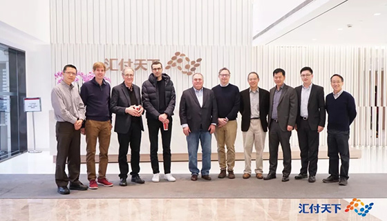 国际顶尖学者团莅临易生支付参观调研。