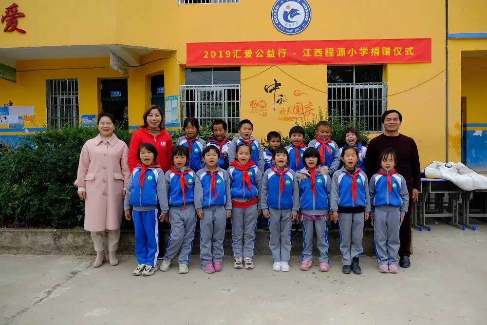 梦想不再遥远，孤单心灵里因你多了一份甜